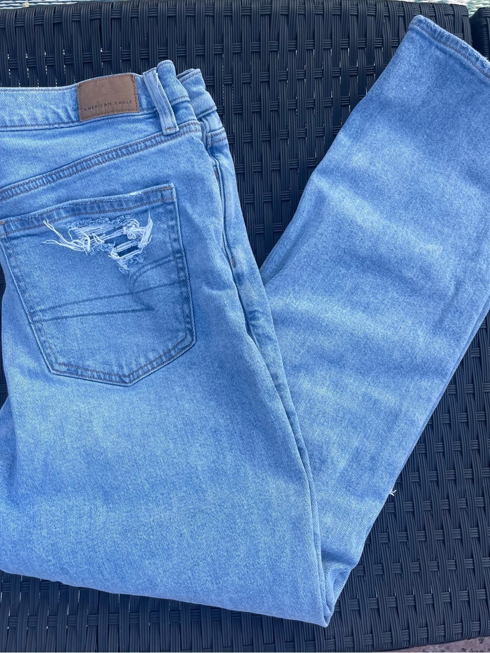 American Eagle Outfitters Light Blue Cropped distressed Ankle Jeans